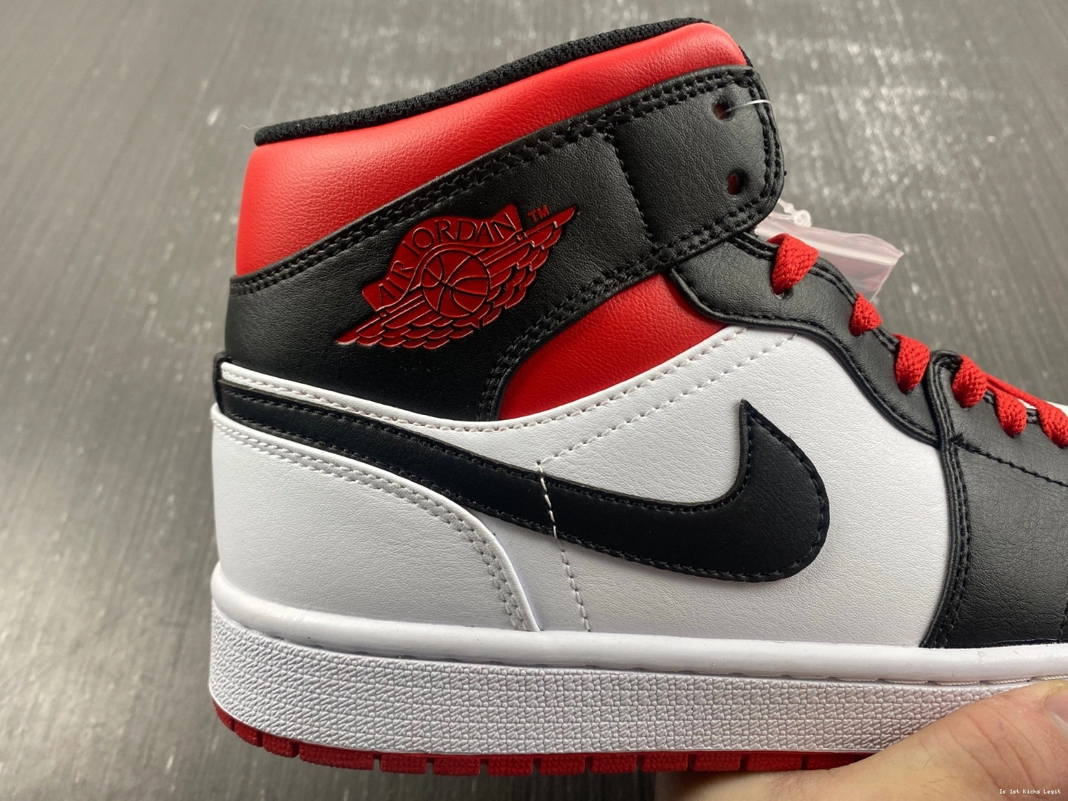 Black Air DQ8426-106 Mid Red 'Gym Toe' Jordan 1 0920